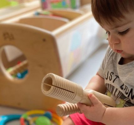 How art projects develop motor skills in toddlers at home