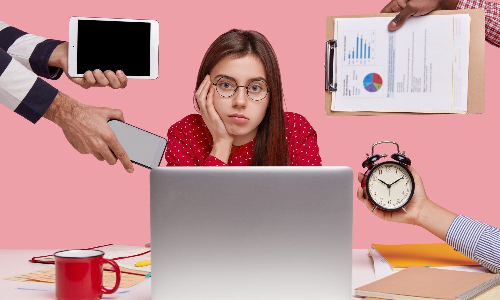 Digital Distraction Management Strategies in Synchronous E-Classes