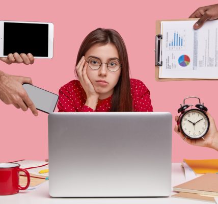 Digital Distraction Management Strategies in Synchronous E-Classes