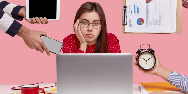 Digital Distraction Management Strategies in Synchronous E-Classes